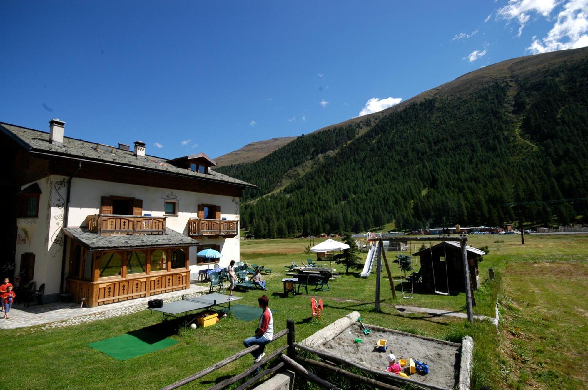 Art Apartments Casa Lapis Livigno Esterno foto